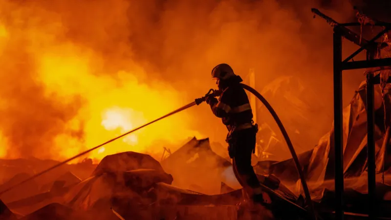 Ucrania bajo fuego: 17 muertos tras ataques rusos con 115  drones y 28 misiles que siembran el terror en Kiev