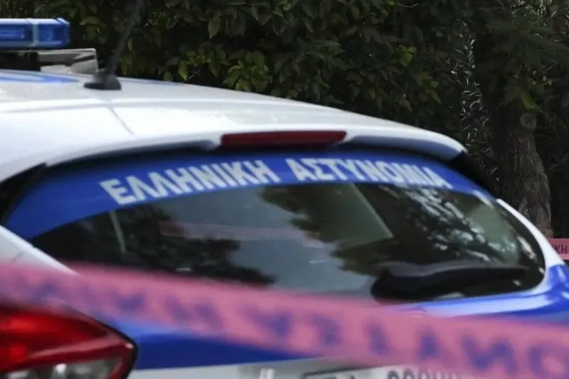 Detienen a un hombre en Grecia por tener en el congelador el cadáver de su padre para cobrar la pensión