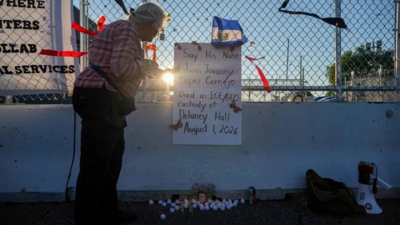 ¿Negligencia del ICE? Qué se sabe de la muerte de un migrante salvadoreño en un centro de detención