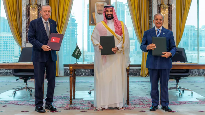 Arabia Saudita, Turquía y Pakistán firman un pacto de defensa mutua en plena escalada en Medio Oriente