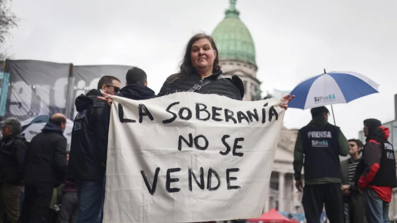 Argentina: ¿qué aprobó el Senado y qué eliminó de la ley de propiedad privada que desata protestas?