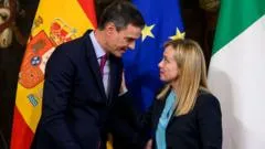 España impone controles fronterizos a Italia y se agudiza la tensión entre Sánchez y Meloni por la llegada de migrantes a Ceuta