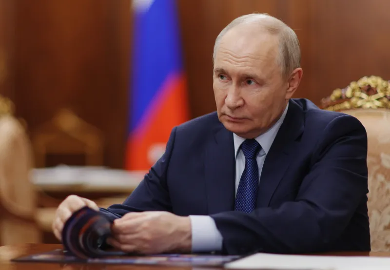 Putin fuerza la maquinaria financiera rusa por la guerra a pesar del riesgo bancario