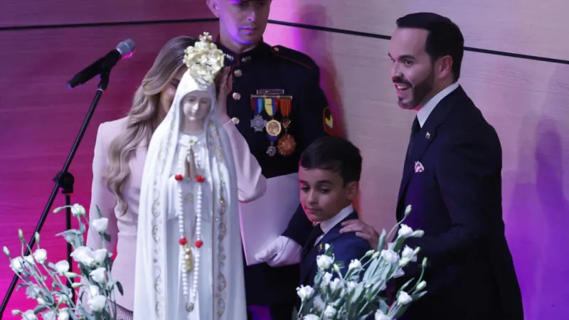 "Viva Cristo Rey": la religión protagoniza la inusual investidura de De la Espriella en Colombia