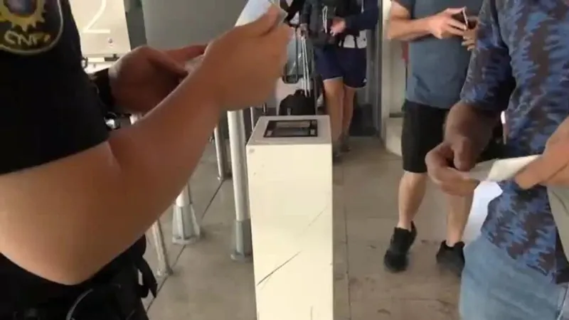 España impone controles fronterizos a viajeros de Italia en represalia por crisis de Ceuta