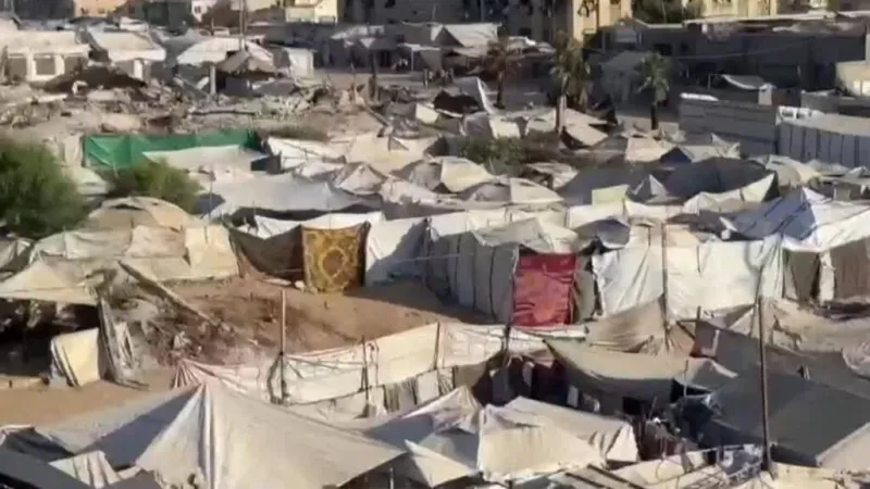 Calor extremo y un brote de varicela con más de 58.000 casos golpean a los desplazados de Gaza