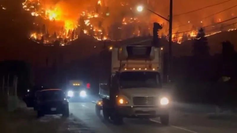 Canadá: evacuaciones masivas por incendio forestal en Columbia Británica
