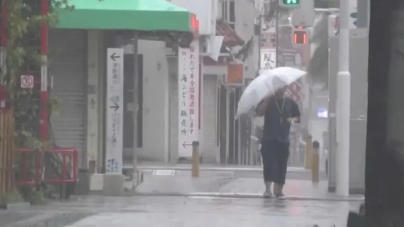 Tifón Dolphin toca tierra en China, generando fuertes vientos y lluvias