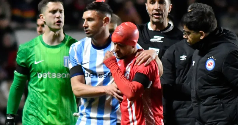El codazo de Maravilla Martínez que dejó con 10 a Racing: ¿se pierde el clásico ante Boca?