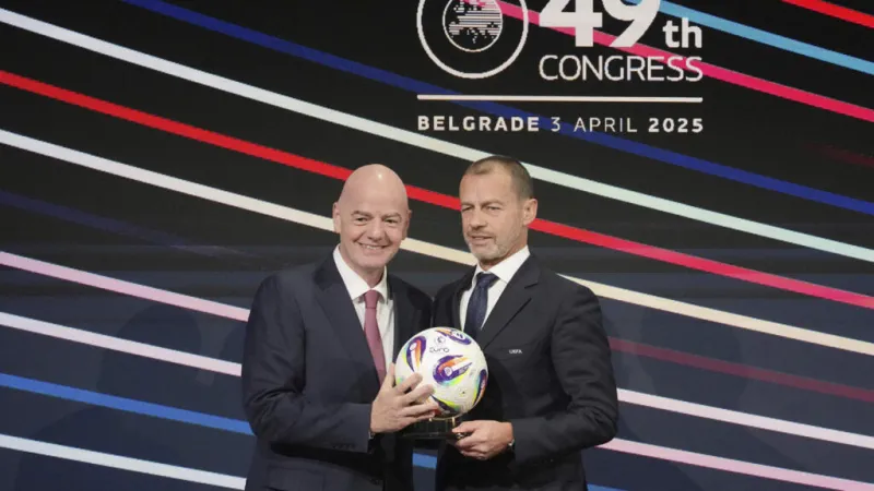 ¿Cisma en el fútbol? UEFA carga de nuevo contra Infantino y prepara torneos paralelos, según Bloomberg