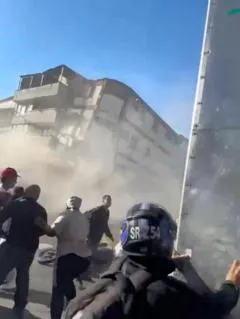 En video: el momento en que colapsa un edificio en Pereira a causa del terremoto