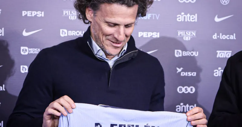 "¿Por qué no?": Diego Forlán asumió y le reabrió las puertas de la Selección de Uruguay a Luis Suárez