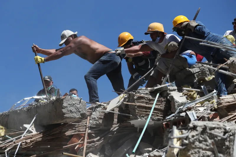De la tragedia al milagro en el seísmo de Colombia: varios menores fallecen y un bebé sobrevive junto a su madre