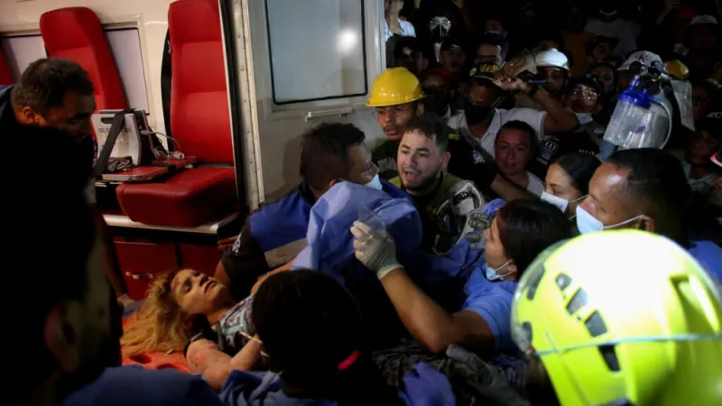 “La habíamos buscado tanto”: el milagroso rescate de una mujer en Colombia tras 36 horas bajo los escombros