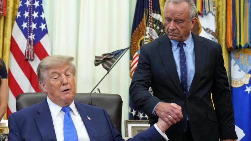 ¿Por qué la OMS fustiga las nuevas políticas de Donald Trump sobre vacunación infantil?