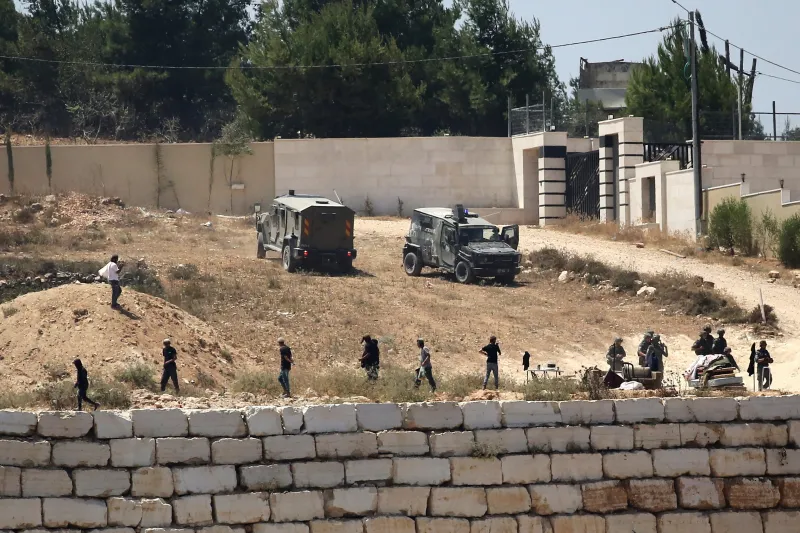 Soldados israelíes desmantelan una carpa de radicales que sitiaban una casa palestina en Cisjordania