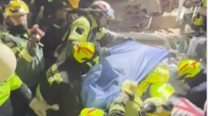 El milagroso rescate de una mujer tras 36 horas bajo los escombros en Colombia