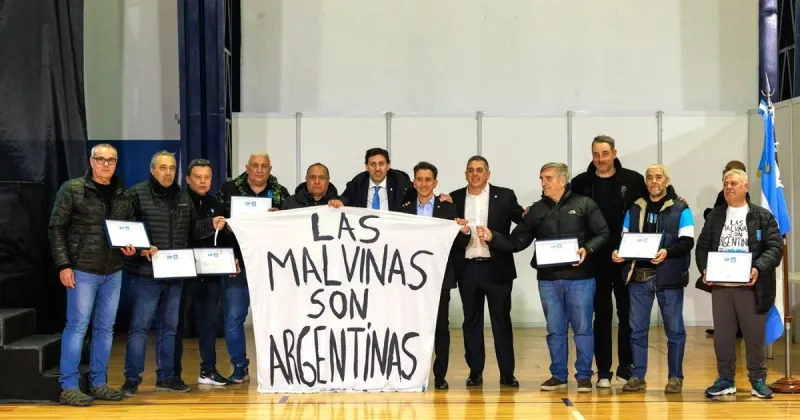 Diego Milito habló tras los cánticos de los hinchas de Racing: "Escuché el enojo, soy el primero que quiere salir campeón"
