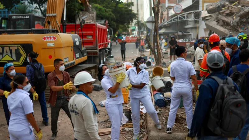 Terremoto en Colombia: el impacto del sismo en los hospitales tiene la atención "desbordada"