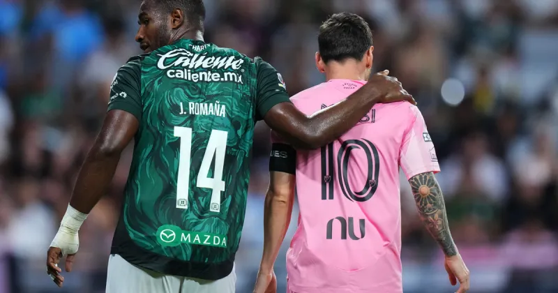 El emotivo gesto de Romaña con Lionel Messi cuando lo cruzó en el triunfo de León de México vs Inter Miami por la Leagues Cup