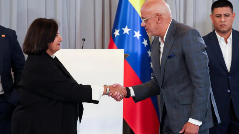 Gobierno y oposición de Venezuela acuerdan avanzar en la reforma judicial y buscar acceso a fondos congelados