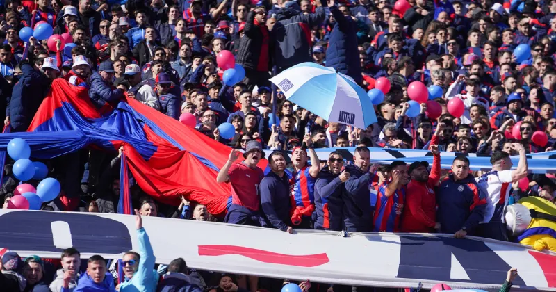 Tensión en San Lorenzo: un grupo de barras interrumpió la práctica y les hizo una dura exigencia a los jugadores