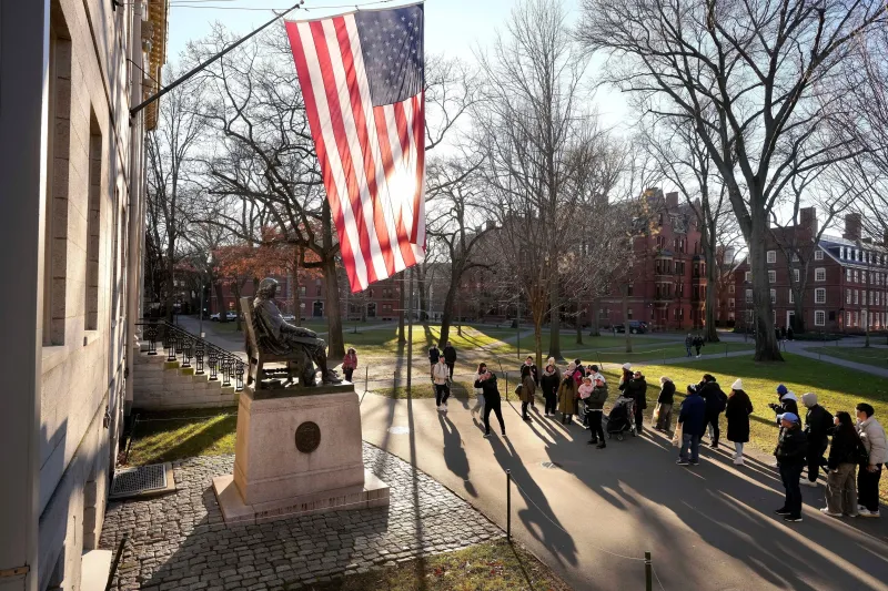 Un juez desestima la demanda de Donald Trump que alega antisemitismo en Harvard