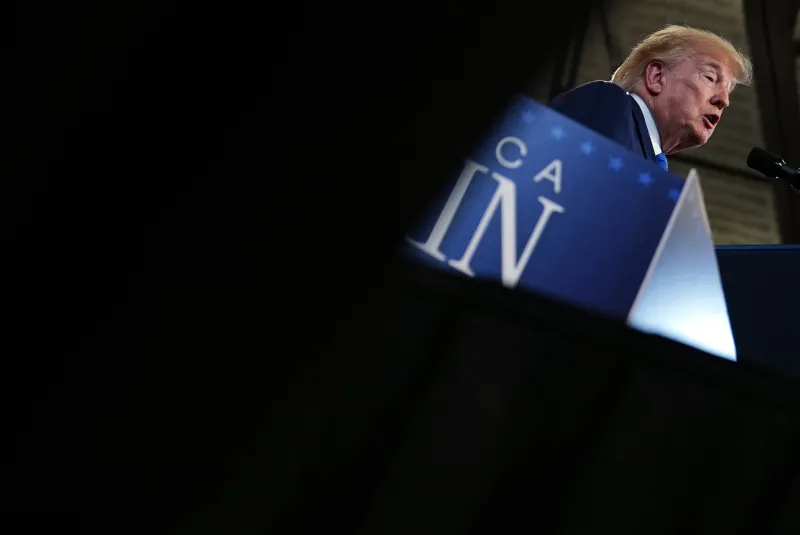 Trump dice que "pronto" va a declarar el estrecho de Ormuz como "territorio de Estados Unidos"