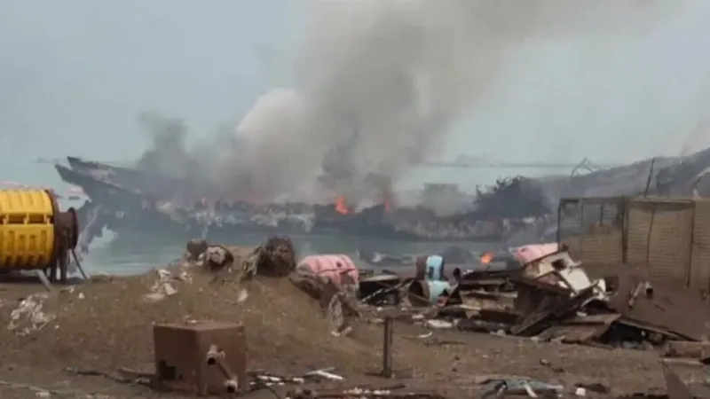 Hutíes atacan con misiles el puerto de Mokha en Yemen, en plena escalada con Arabia Saudita