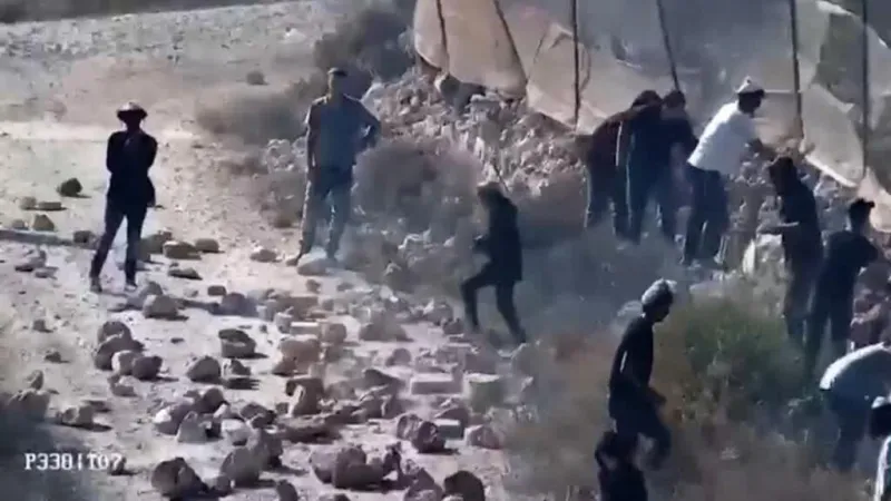 Siete días de presión de los colonos israelíes contra aldea palestina en Cisjordania ocupada