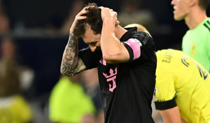Lionel Messi tuvo un partido para el olvido: falló un penal, fue goleado y terminó furioso con el árbitro