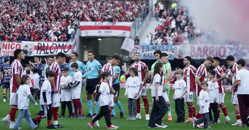 Los hinchas de River volvieron a cantar en contra del presidente de AFA Chiqui Tapia en el Monumental