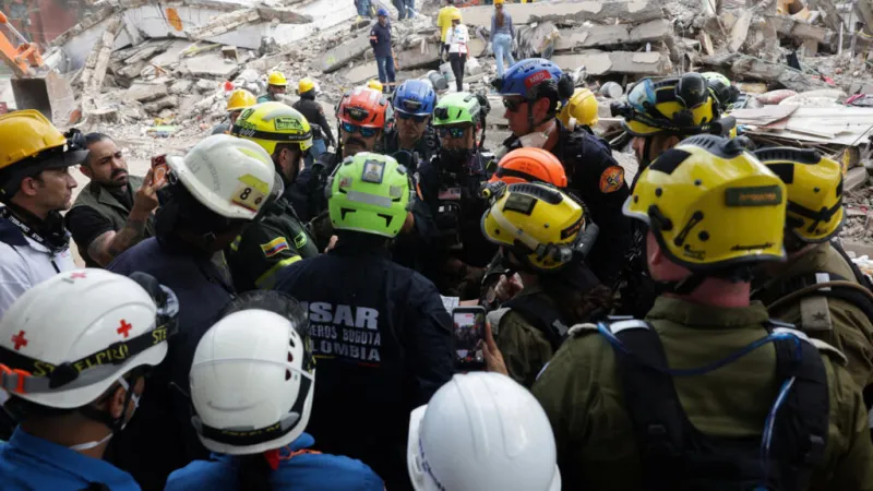Crónica: una semana después del terremoto, Colombia vive el duelo entre los escombros y la reconstrucción