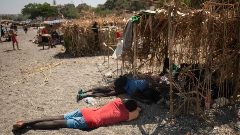 “A las puertas de Europa”: miles de migrantes esperan en Ceuta conocer su destino