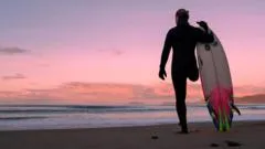 "Perdí una pierna cuando tenía 16 años y ahora soy 4 veces campeón mundial de surf"