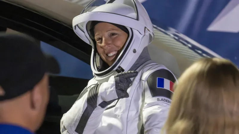 Sophie Adenot se convierte en la primera astronauta francesa en salir al espacio desde la EEI