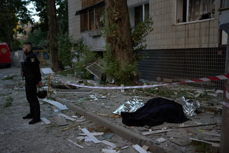 Doce muertos y 34 heridos en un ataque nocturno ruso contra Kiev