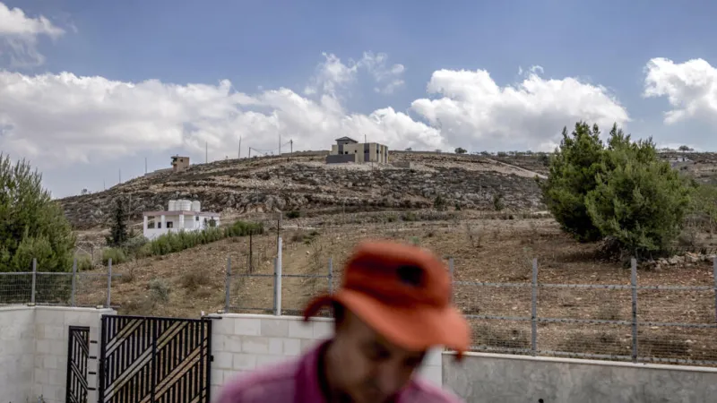 Más de 100 exdiplomáticos de Francia y Reino Unido piden actuar ante los asentamientos de Israel