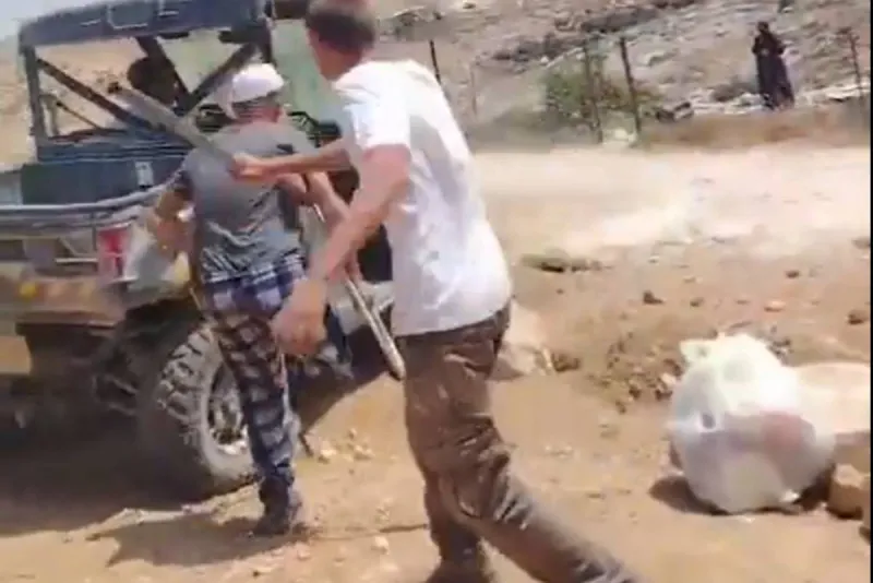 Detienen a dos adolescentes israelíes por apalear a un palestino amputado en Cisjordania