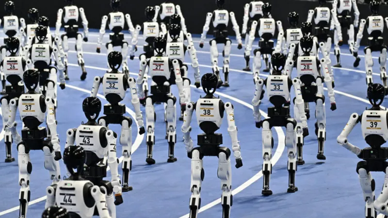 Robots humanoides rompen récords en Beijing y exhiben los avances tecnológicos de China