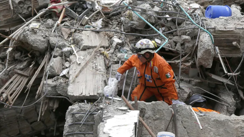 Dos historias milagrosas tras los devastadores terremotos en Venezuela y Colombia