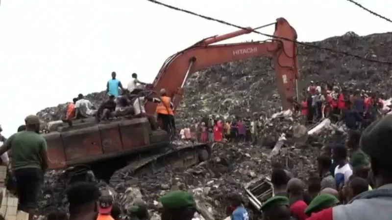 Al menos 30 muertos por el derrumbe de un vertedero en Conakry, capital de Guinea
