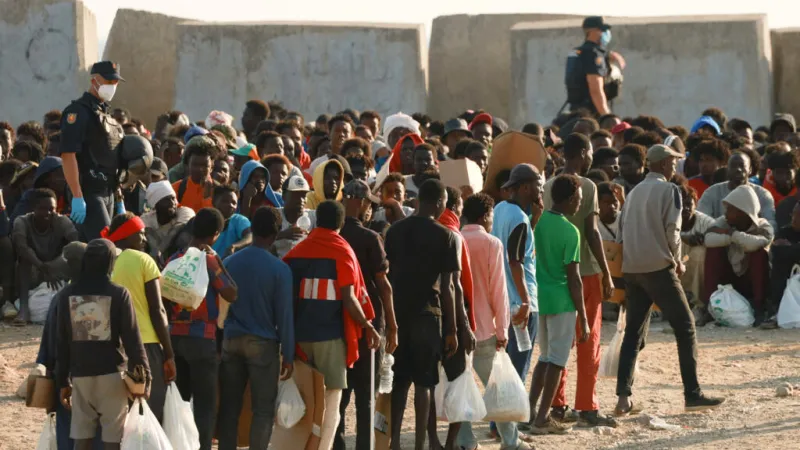 Crisis migratoria en Ceuta: España anuncia un mando único, mientras intenta prevenir "potenciales enfermedades”