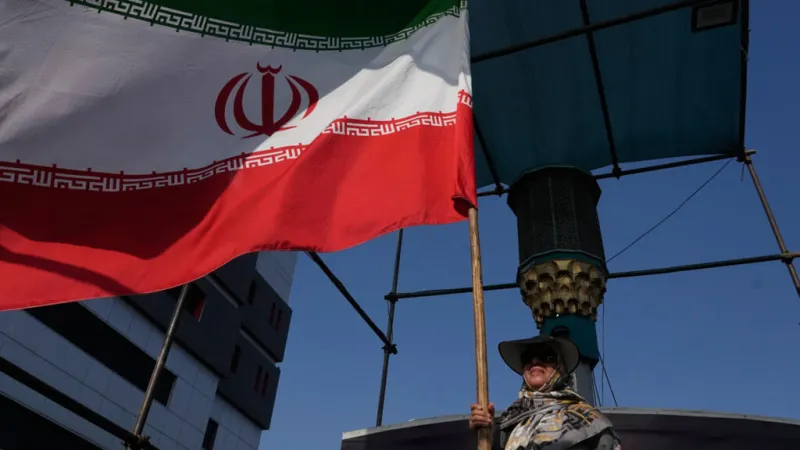 EE. UU. busca la "asfixia económica" de Irán con sanciones a 60 personas, empresas y embarcaciones