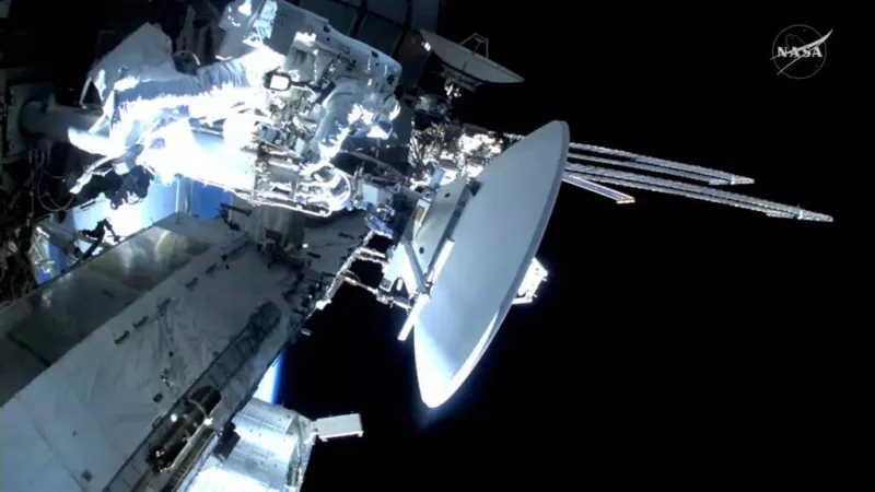 Sophie Adenot se prepara para su segunda caminata espacial desde la Estación Espacial Internacional