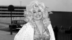 Muere Dolly Parton: la fabulosa vida de una de las estrellas más queridas en imágenes