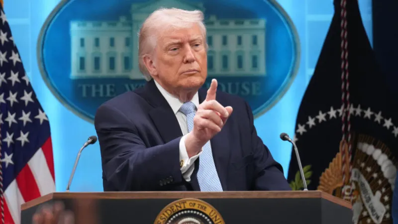 "Es hora de enseñarles": Trump redobla sus amenazas en la disputa comercial con Canadá