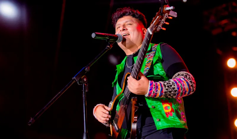 Max Castro asegura que los artistas de música andina también pueden ofrecer un show de calidad: “Un espectáculo de primer nivel”
