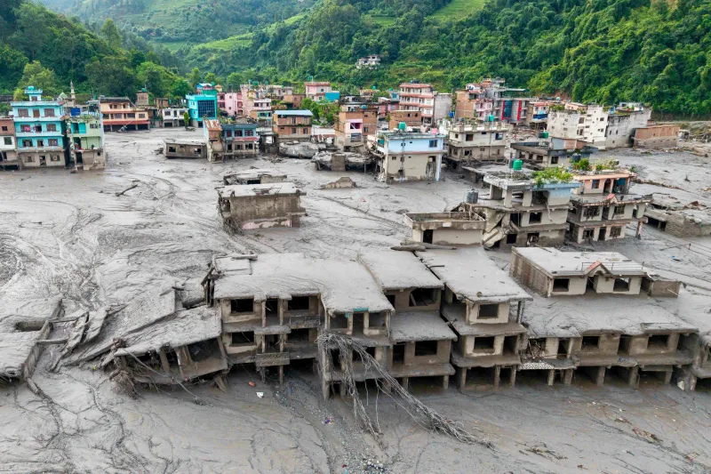Más de 1.500 personas siguen desaparecidas en Nepal y el Tíbet y los rescatistas luchan a contrarreloj