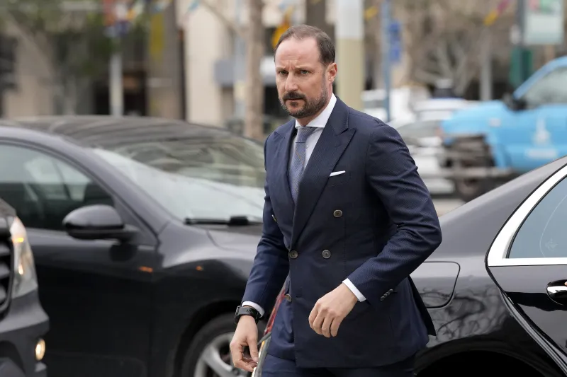 Haakon VIII, un nuevo rey para Noruega con el reto de que su pueblo perdone a su esposa, Mette-Marit